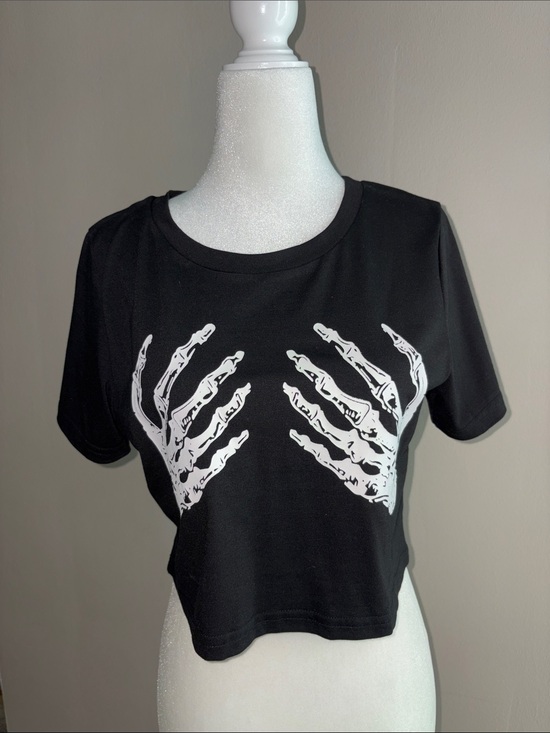 Tops - Black Women's Skeleton Hand Graphic Crop Tee